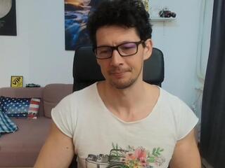 Brutus K — modelo de webcam en línea en flirt4free