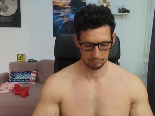 Brutus K — modelo de webcam en línea en flirt4free