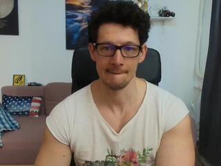 Brutus K — modelo de webcam en línea en flirt4free