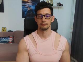 Brutus K — modelo de webcam en línea en flirt4free