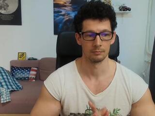 Brutus K — modelo de webcam en línea en flirt4free