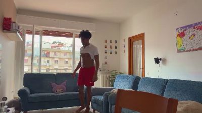 Yourvalentino — modelo de webcam en línea en cam4