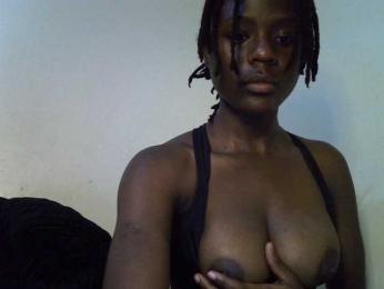 Blackdiva-11 — modelo de webcam en línea en bongacams
