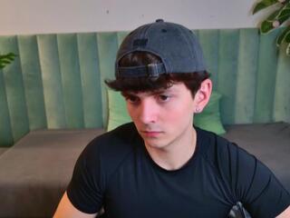 Leon Angelov — Flirt4free profile photo