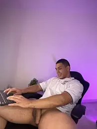 max_valiant1 — Stripchat stream photo (Feb 2026)