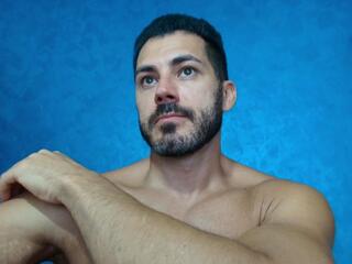 Cutler Q — modelo de webcam en línea en flirt4free