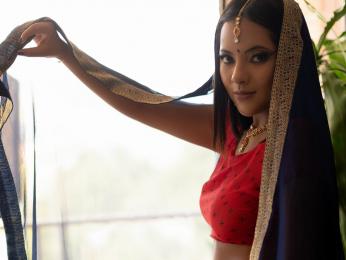 AnoukChopra — modelo de webcam en línea en livejasmin