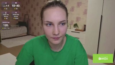 RoslynAngviano — Cam4 stream photo (Apr 2026)