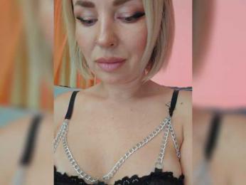 Minni_Mia — modelo de webcam en línea en bongacams