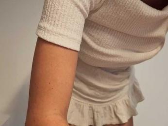 pinabellaa — modelo de webcam en línea en bongacams