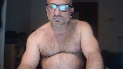915051 — modelo de webcam en línea en cam4
