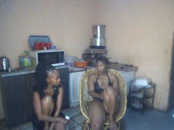 Curvypear — modelo de webcam en línea en bongacams