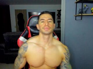 Uxio X — modelo de webcam en línea en flirt4free