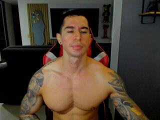 Uxio X — modelo de webcam en línea en flirt4free