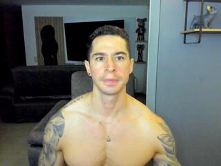 Uxio X — modelo de webcam en línea en flirt4free