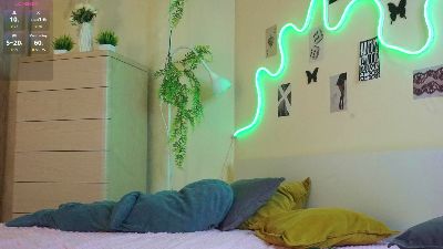 crystal_wave — Cam4 stream photo (Apr 2026)