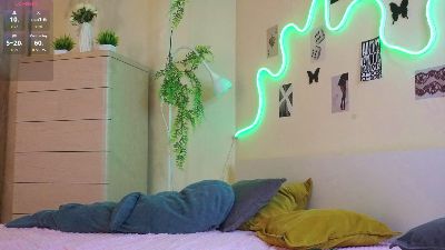 crystal_wave — Cam4 stream photo (Apr 2026)