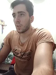 agustinn_r — Stripchat stream photo (Apr 2026)