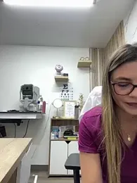 alicee16 — modelo de webcam en línea en stripchat