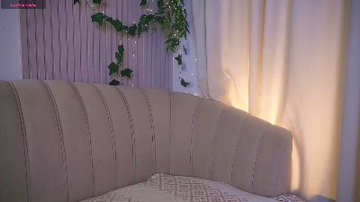 MelodieLiuzzi — Cam4 stream photo (Apr 2026)