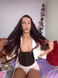 kymmgolden — modelo de webcam en línea en stripchat