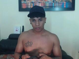 Yoxi Martinez — modelo de webcam en línea en flirt4free