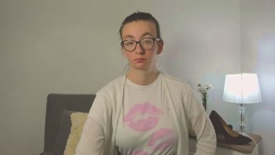 AnnaDoll — modelo de webcam en línea en cam4