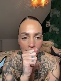 venustattoue — Stripchat stream photo (Apr 2026)