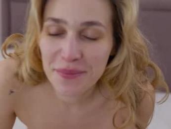 playussoftly — modelo de webcam en línea en chaturbate