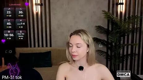 Holl1Would — modelo de webcam en línea en stripchat