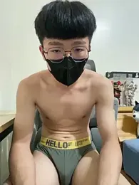 Allen111014 — modelo de webcam en línea en stripchat