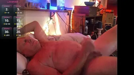 Pussyeat2please — Stripchat stream photo (Apr 2026)