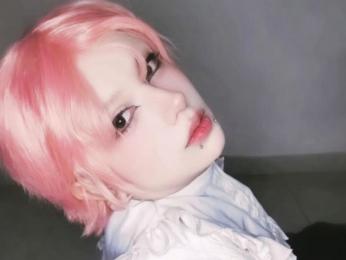 YuriKay — modelo de webcam en línea en livejasmin