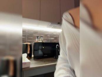 Businka13 — modelo de webcam en línea en bongacams