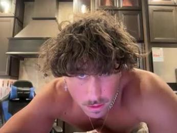 hungkingg22 — modelo de webcam en línea en chaturbate