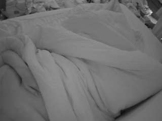 voyeurcam-julmodels-whitebed-4 — Camsoda stream photo (Jun 2026)