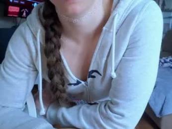 chroniclove — modelo de webcam en línea en chaturbate