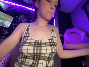 Lilactease — Stripchat stream photo (May 2026)
