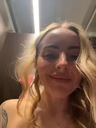 EmaSalis — modelo de webcam en línea en stripchat