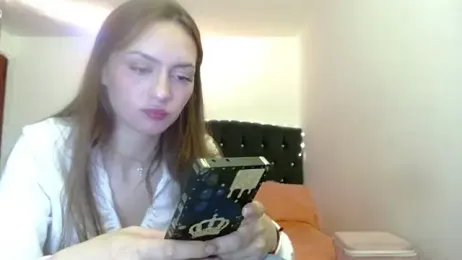 holy_juli — Stripchat stream photo (Mar 2026)