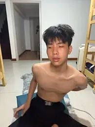 qomelo — Stripchat stream photo (Aug 2026)