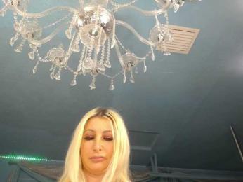 adrianna_fox — bongacams