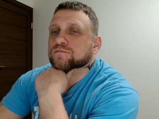 b-l-o-n-d — Camsoda stream photo (Apr 2026)