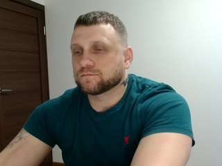 b-l-o-n-d — Camsoda stream photo (Apr 2026)