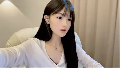 LH7 — Stripchat stream photo (Nov 2025)