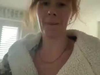 red_head_rosie_69 — Chaturbate stream photo (Dec 2025)