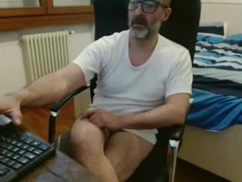 new_simi_74 — Chaturbate stream photo (Apr 2026)