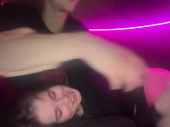 titsDestroy2007 — modelo de webcam en línea en bongacams