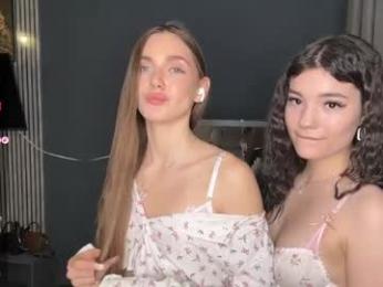 veluxe — Chaturbate stream photo (Apr 2026)