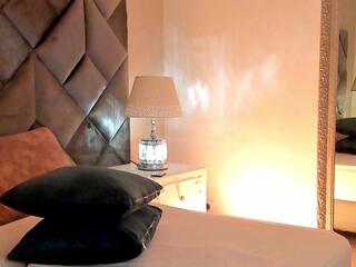 Leiza Thompson — modelo de webcam en línea en flirt4free